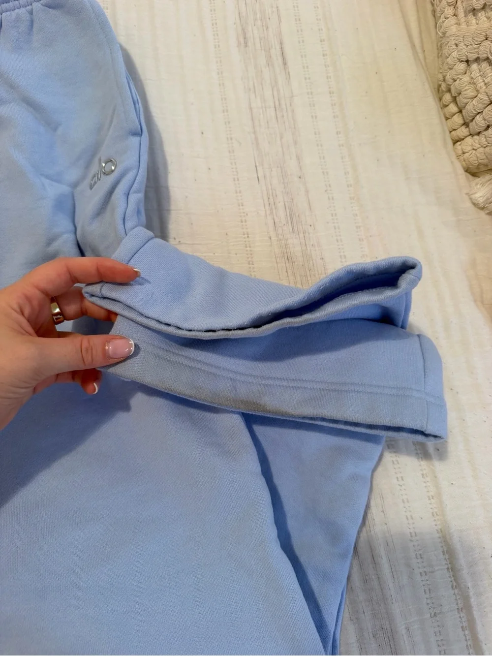 ALO Yoga Seashell straight leg sweatpants